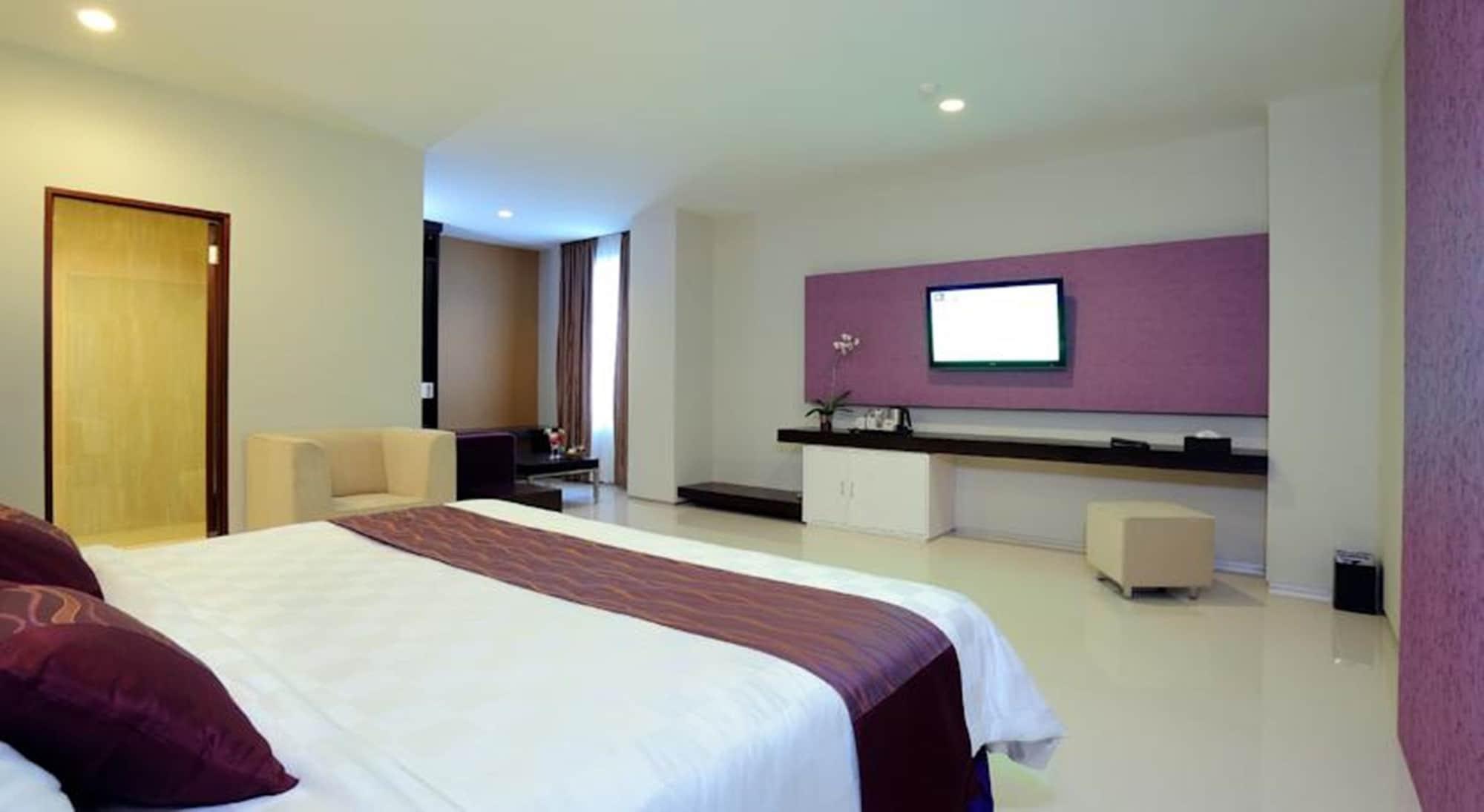 Lombok Plaza Hotel And Convention Матарам Екстериор снимка