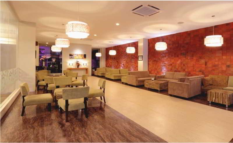 Lombok Plaza Hotel And Convention Матарам Екстериор снимка