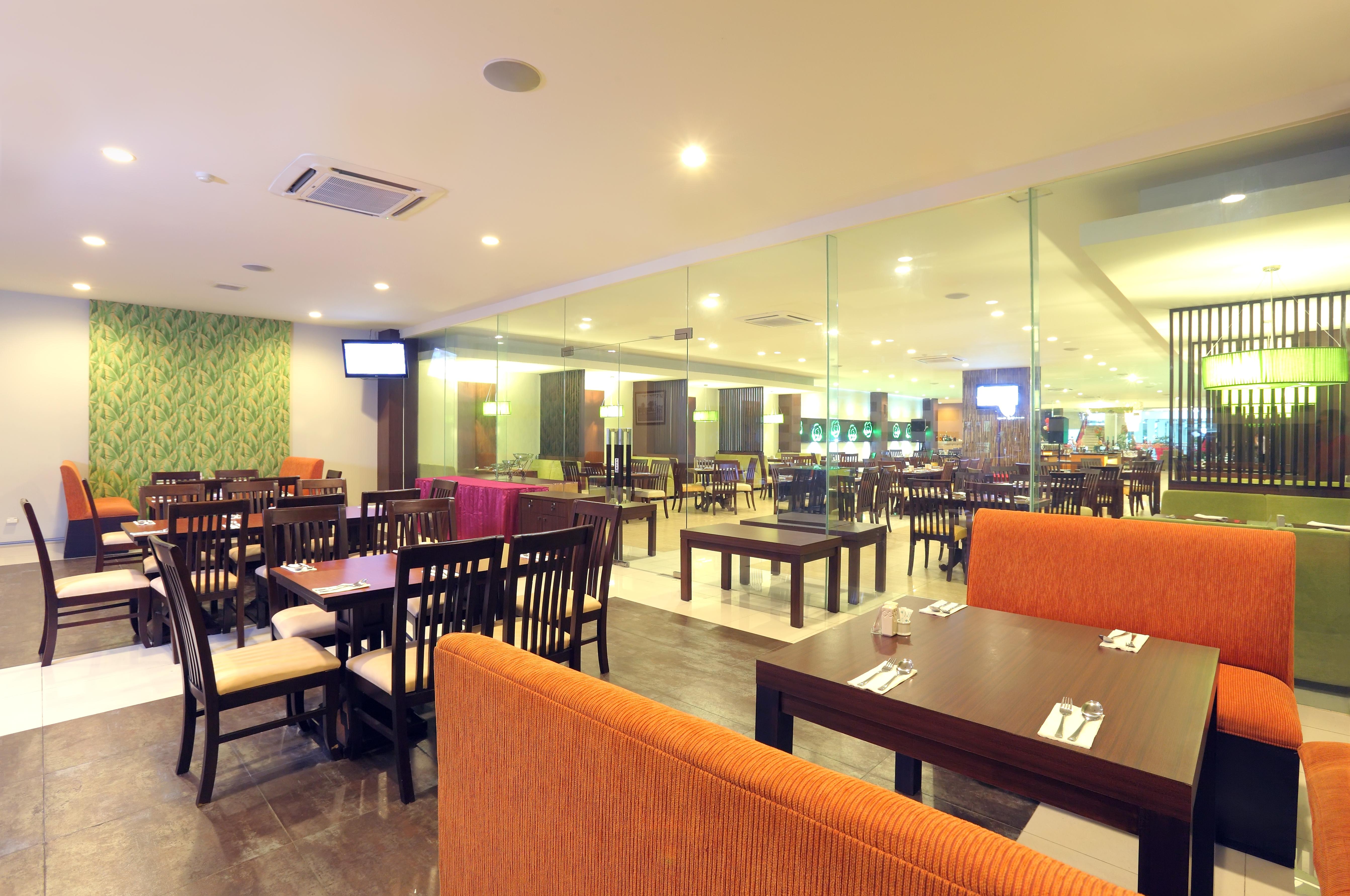 Lombok Plaza Hotel And Convention Матарам Екстериор снимка