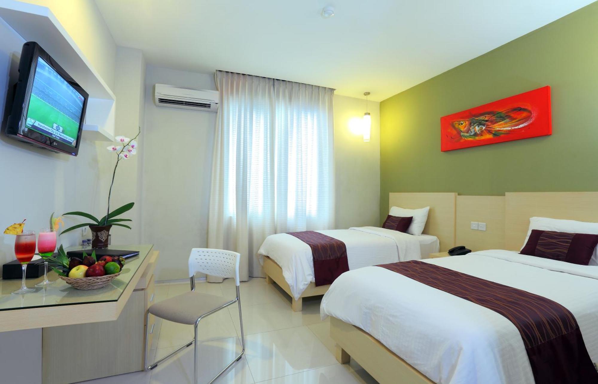 Lombok Plaza Hotel And Convention Матарам Стая снимка