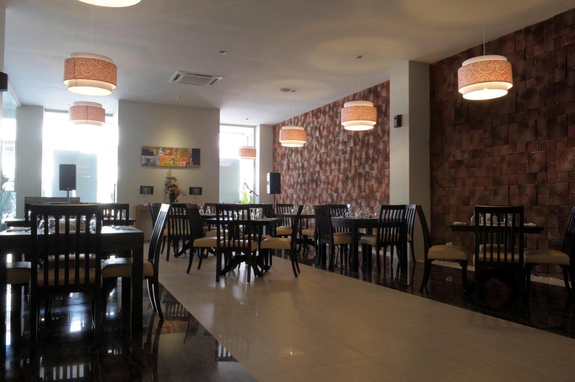 Lombok Plaza Hotel And Convention Матарам Екстериор снимка