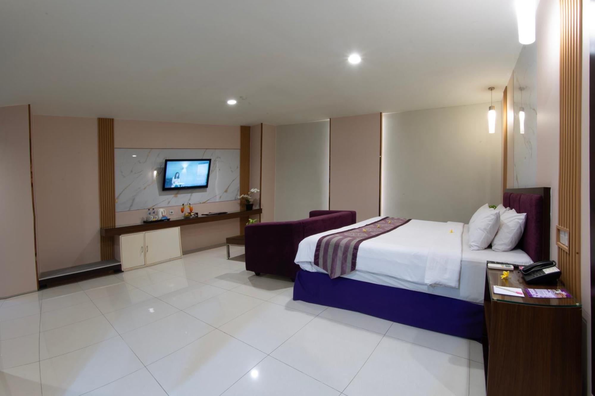Lombok Plaza Hotel And Convention Матарам Екстериор снимка