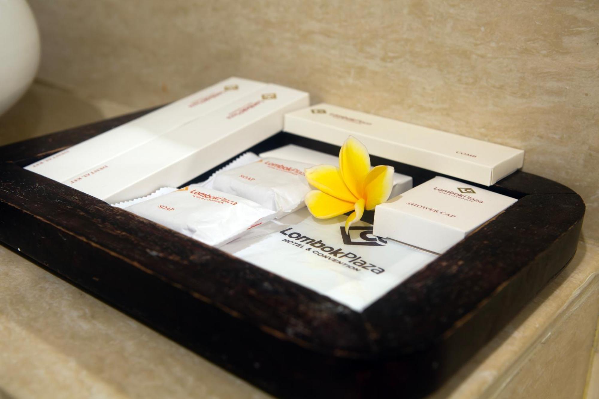 Lombok Plaza Hotel And Convention Матарам Екстериор снимка