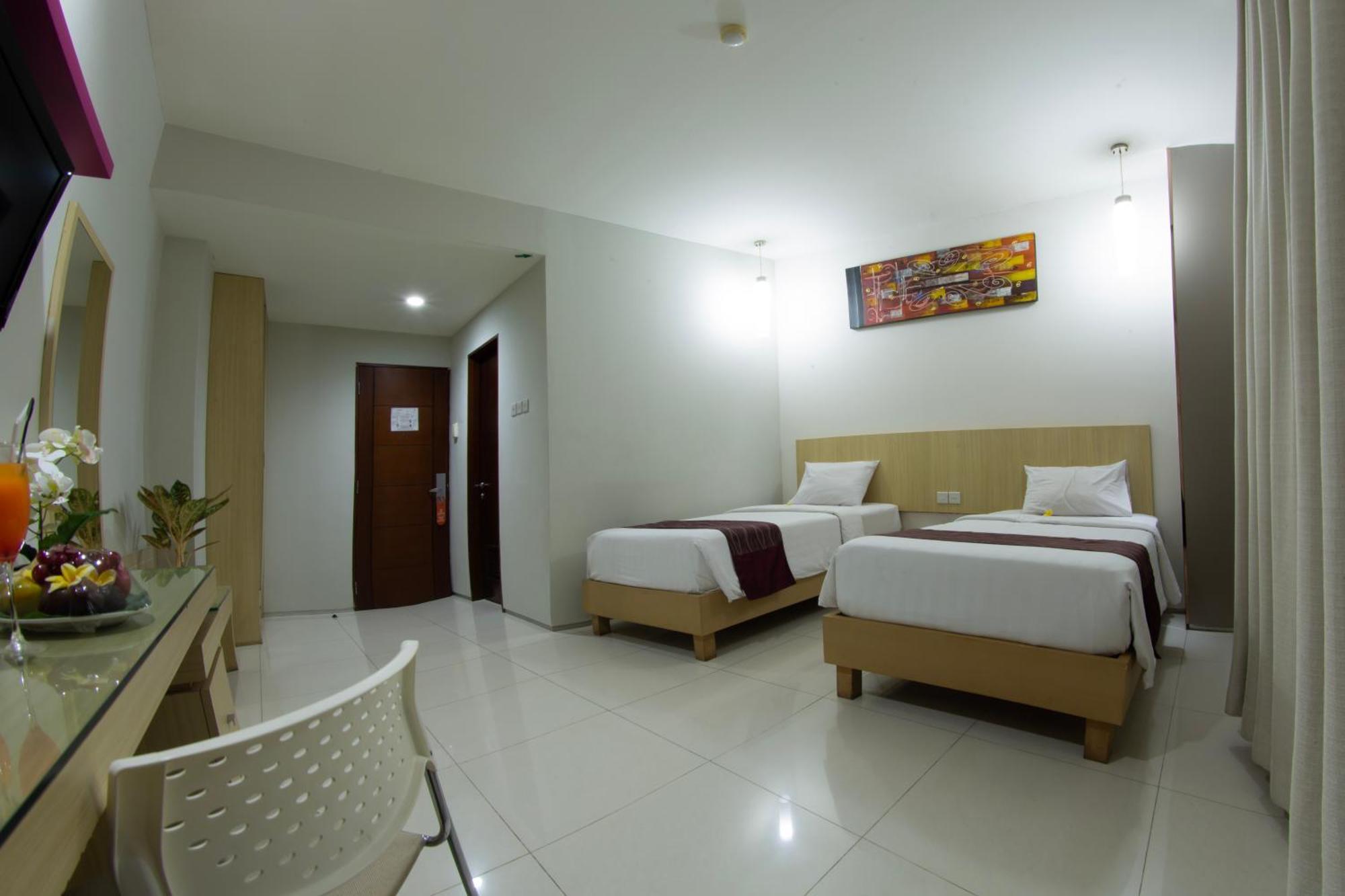 Lombok Plaza Hotel And Convention Матарам Екстериор снимка
