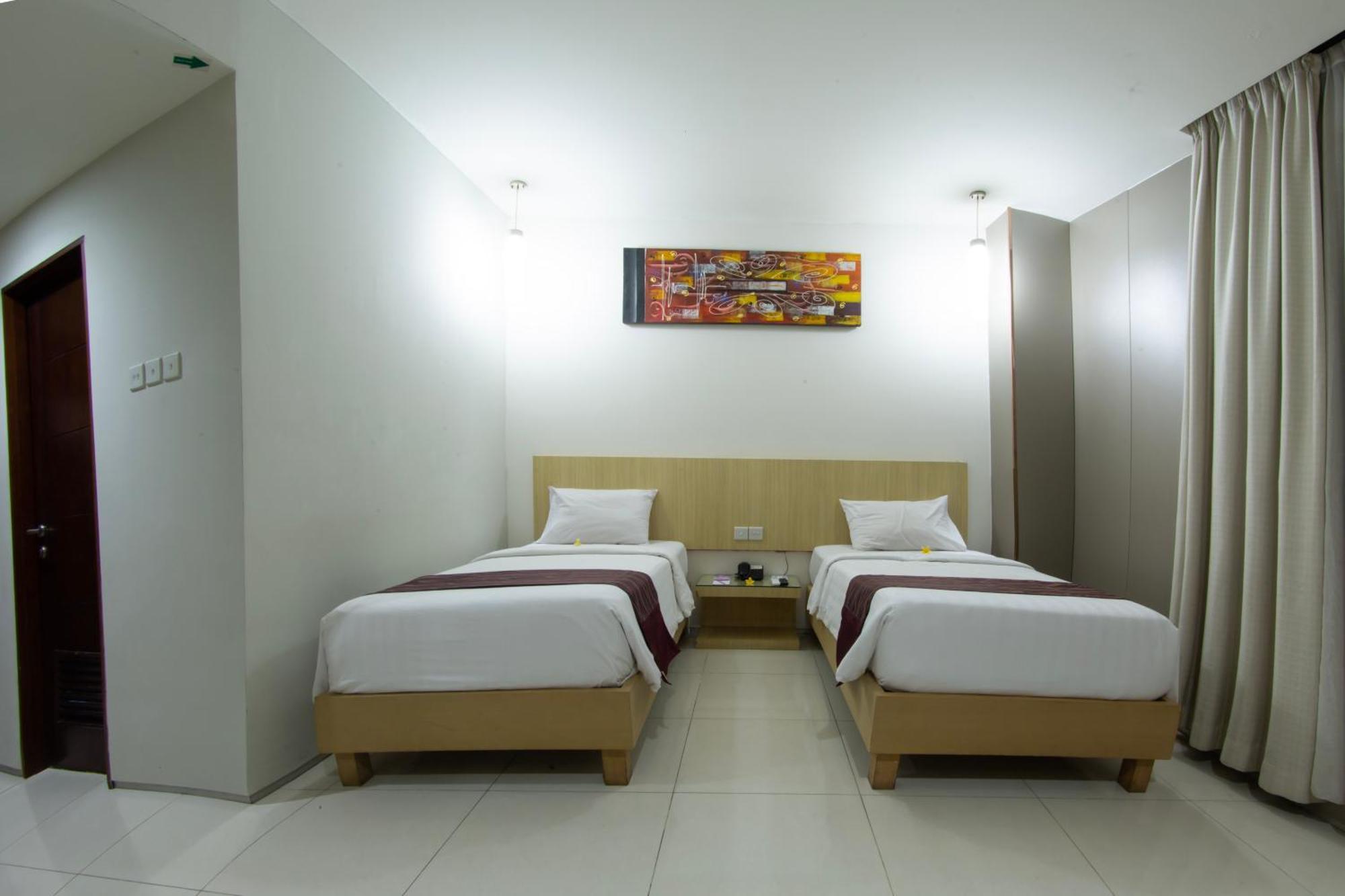 Lombok Plaza Hotel And Convention Матарам Екстериор снимка