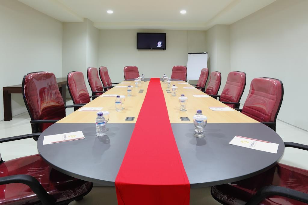 Lombok Plaza Hotel And Convention Матарам Екстериор снимка