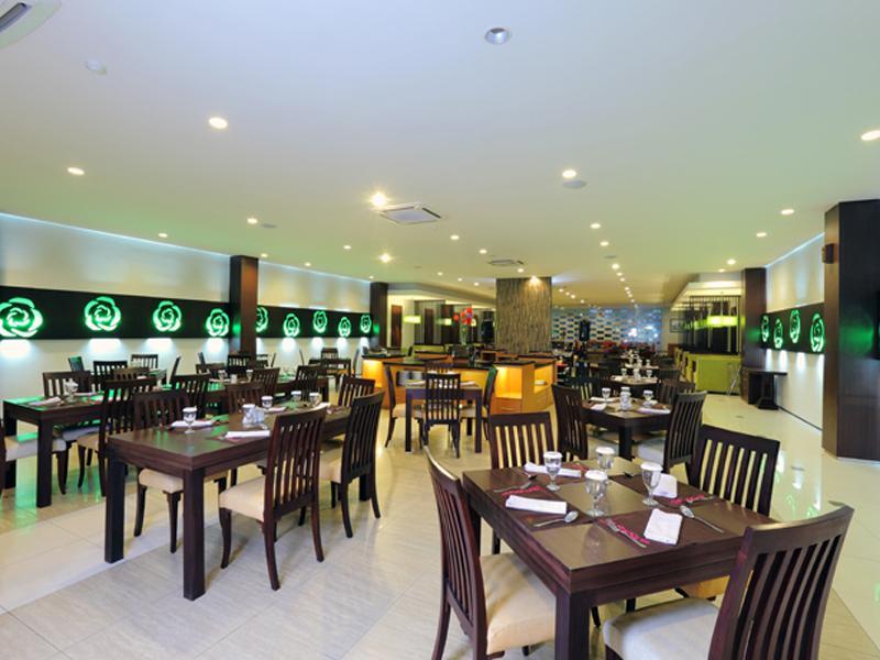Lombok Plaza Hotel And Convention Матарам Екстериор снимка