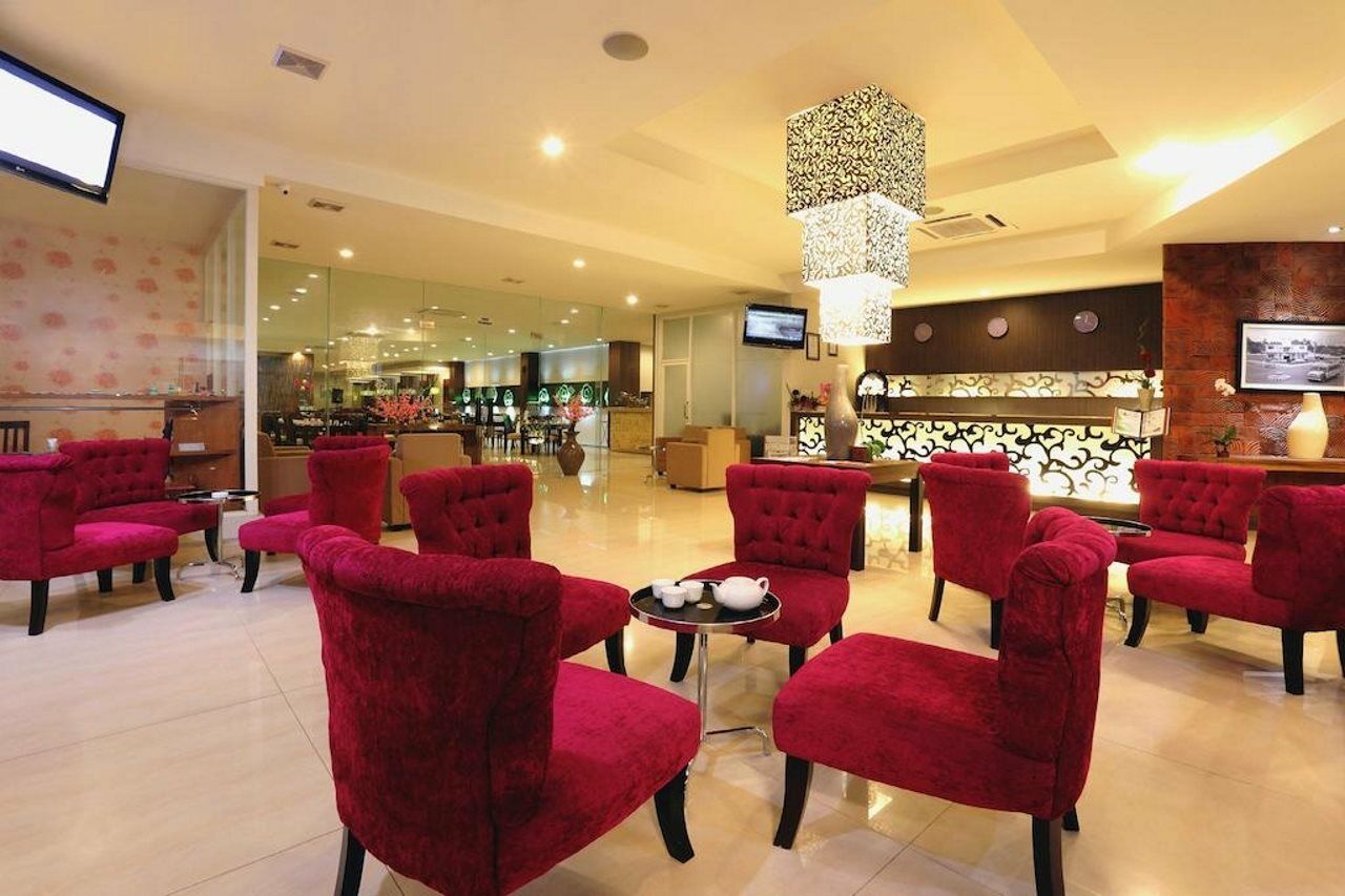 Lombok Plaza Hotel And Convention Матарам Екстериор снимка